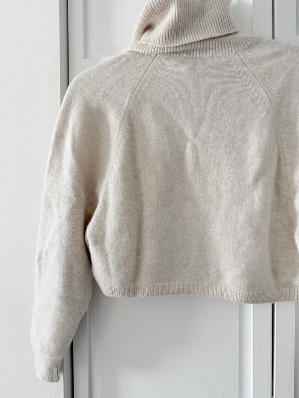 Wilfred 100% Cashmere Oversized Cropped Turtleneck Sweater - XS - Picture 9 of 11